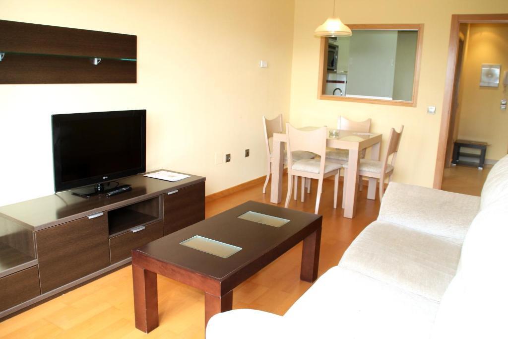 Apartahotel Ribera Арройо-де-ла-Энкомьенда Экстерьер фото